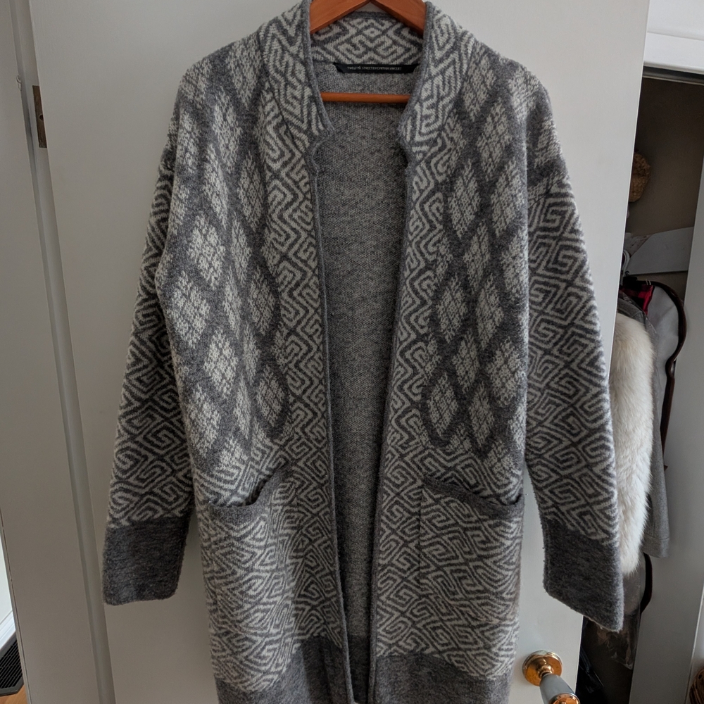 Twelfth Street by Cynthia Vincent Geometric Gray Cardigan